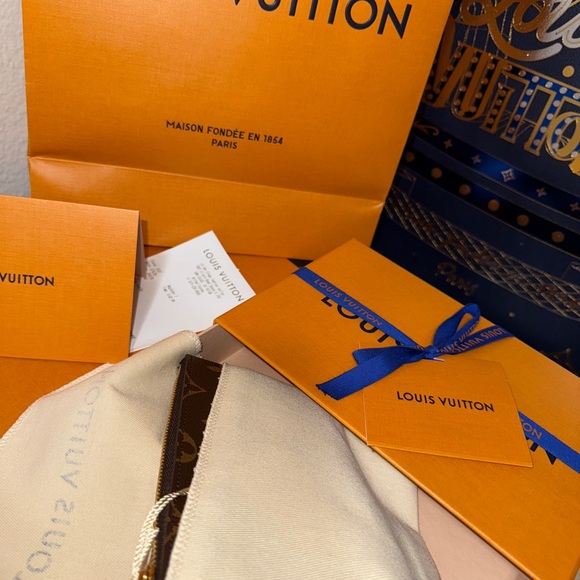 Louis Vuitton Monogram Key Pouch Cles S - Picture 10 of 11